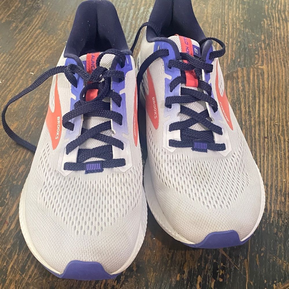Brooks Launch women sneakers Sz 9